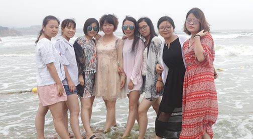 ��ʎ�Ĵ󺣣����P(y��ng)���ഺ���^�M(j��n)�еĻ�����